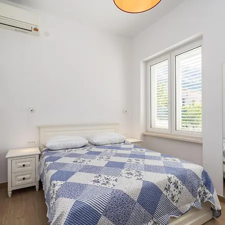 Appartement Nikolica - Two Bedroom With Terrace