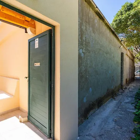 Nikolica - Two Bedroom With Terrace *