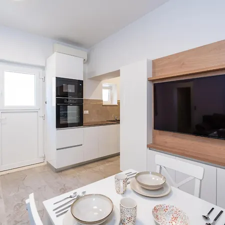 Nikolica - Two Bedroom With Terrace