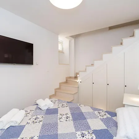 Nikolica - Two Bedroom With Terrace アパート *