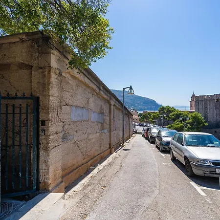 Nikolica - Two Bedroom With Terrace アパート ドゥブロブニク