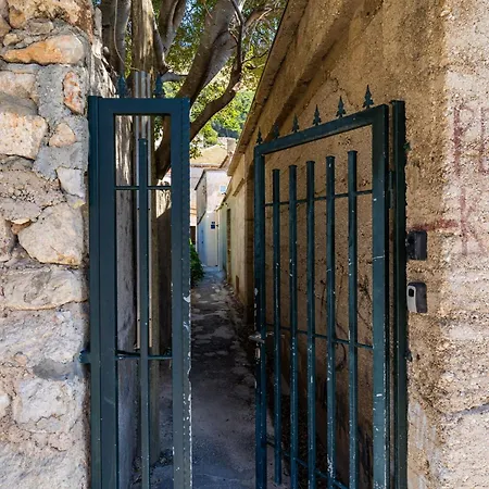 Nikolica - Two Bedroom With Terrace アパート