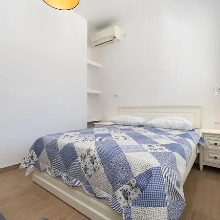 Nikolica - Two Bedroom With Terrace *